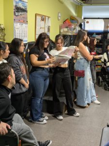 el alumnado conoce de primera mano los recursos con los que cuentan nuestras personas usuarias en su dia a dia